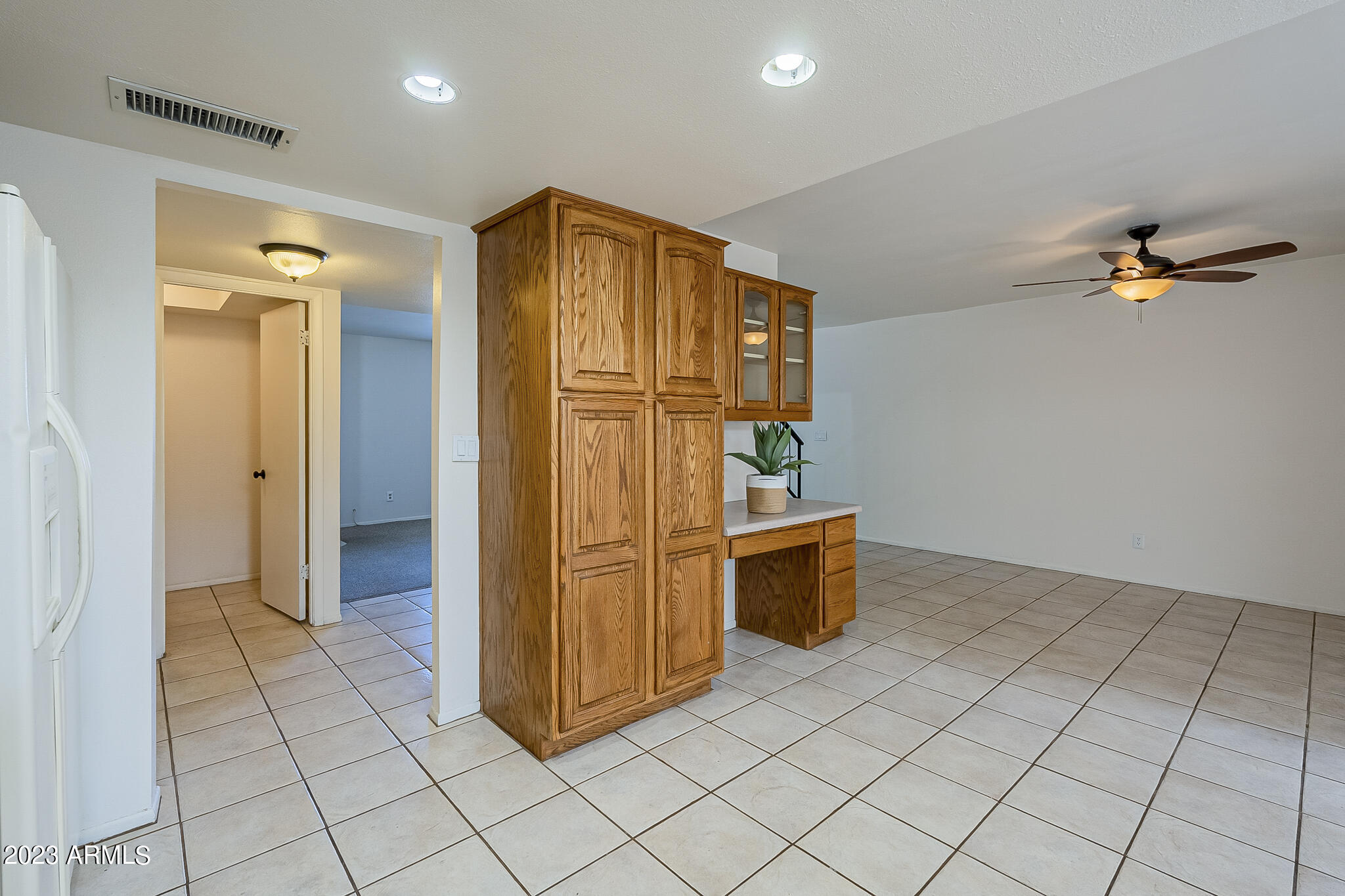 1919 W HAZELWOOD Parkway