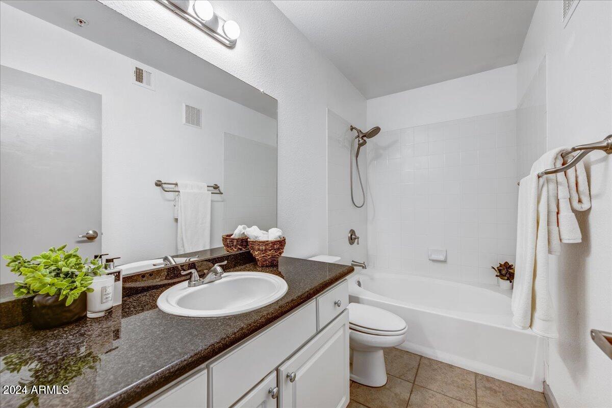 3633 N 3RD Avenue # 2064