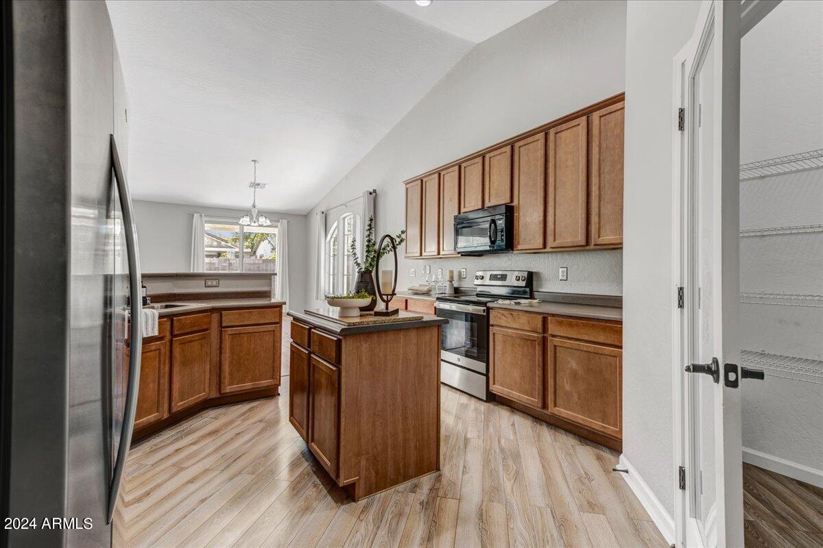 2023 W CARSON Road