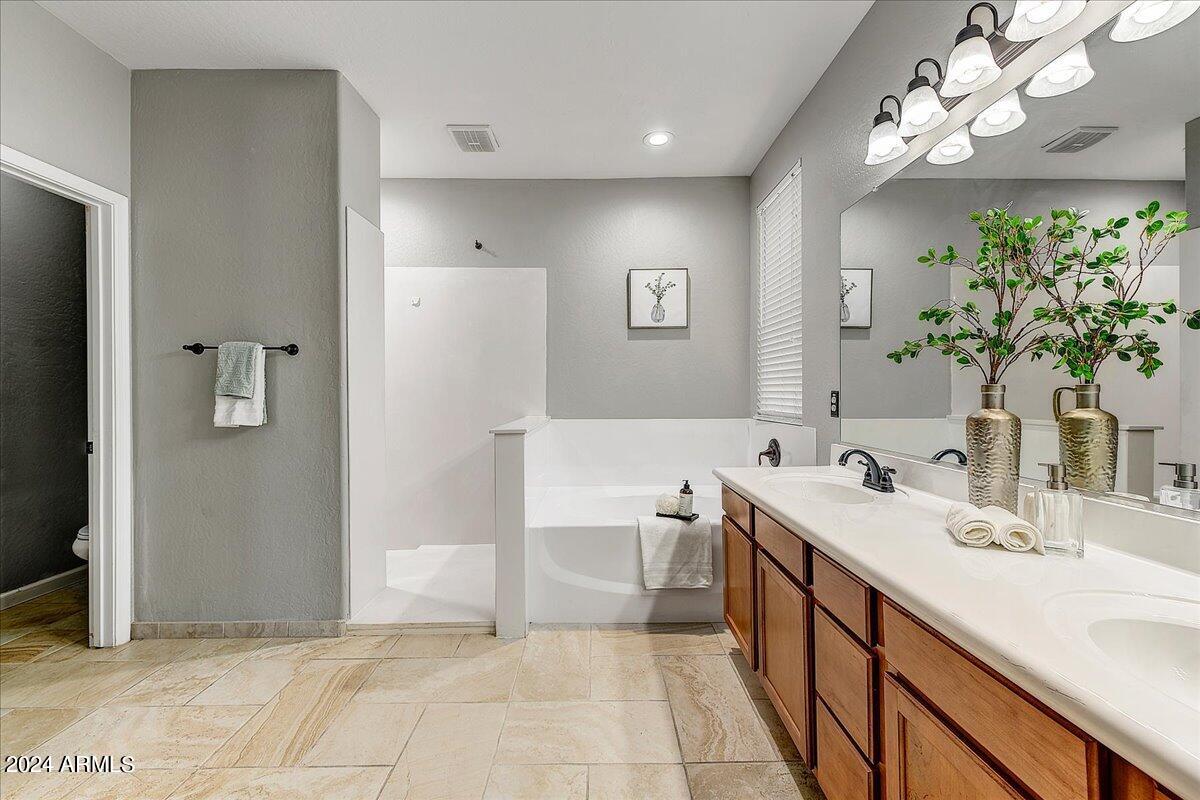 2023 W CARSON Road