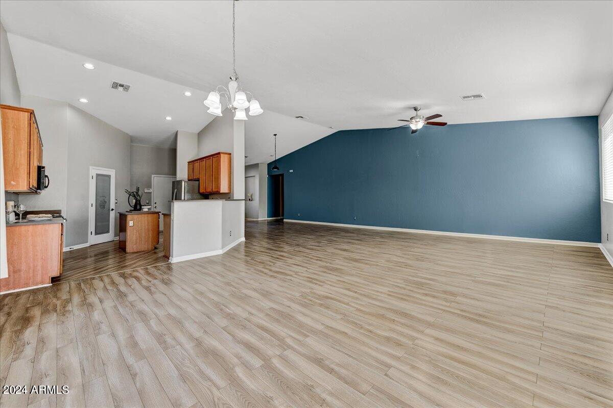2023 W CARSON Road