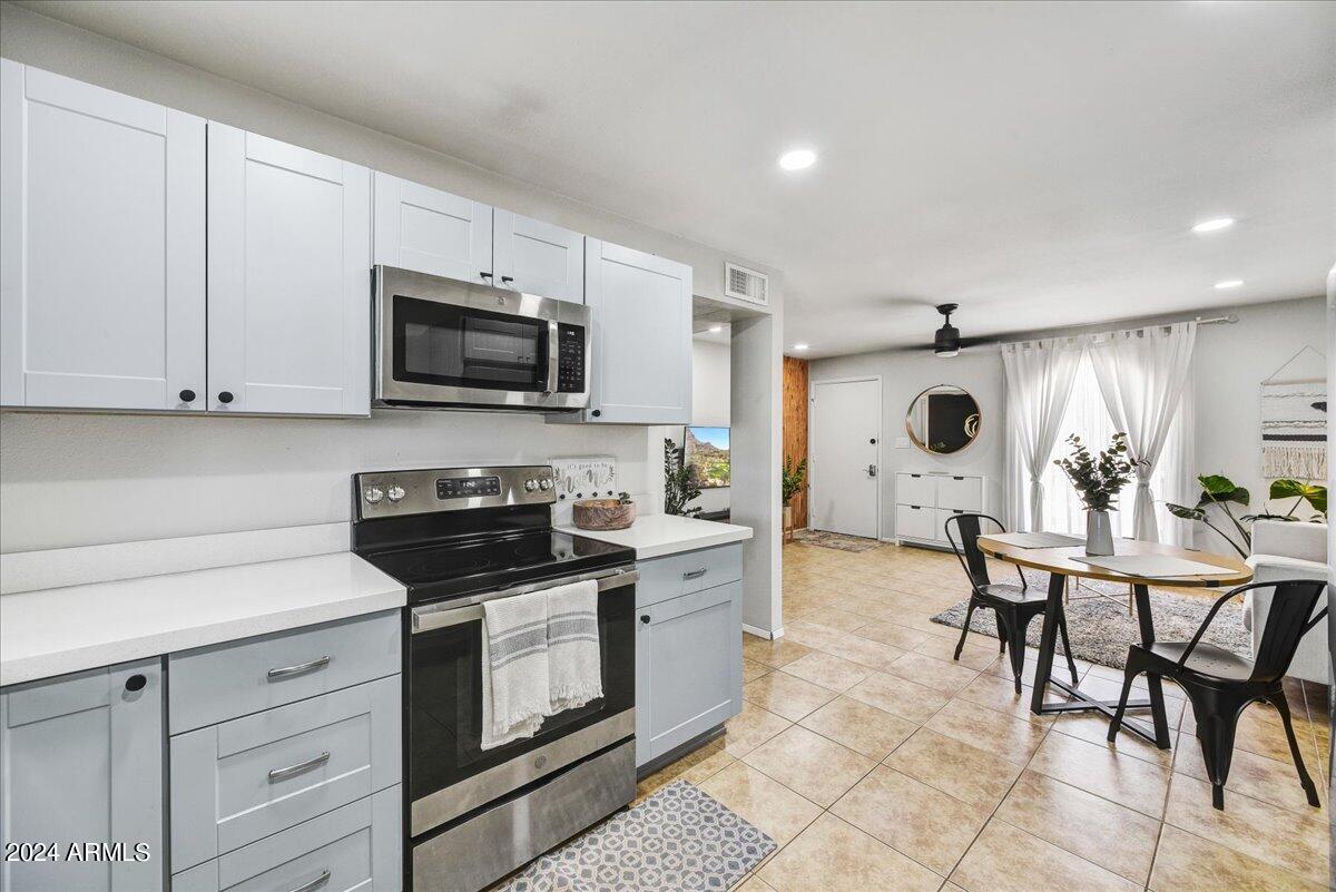 4732 E St Anne Avenue