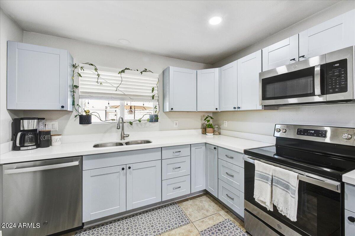 4732 E St Anne Avenue