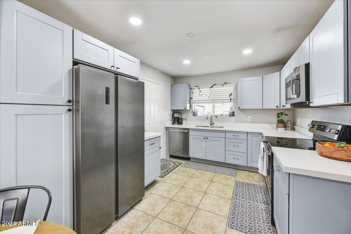 4732 E St Anne Avenue