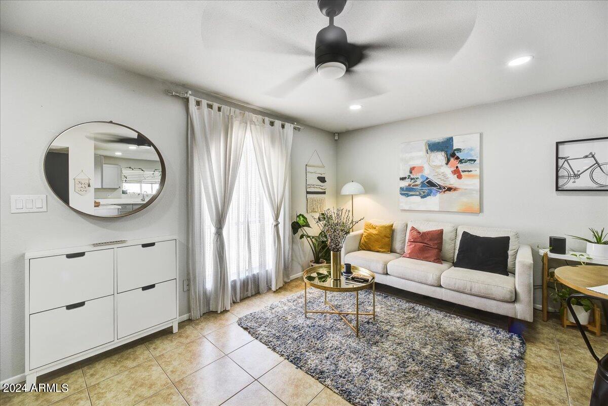 4732 E St Anne Avenue