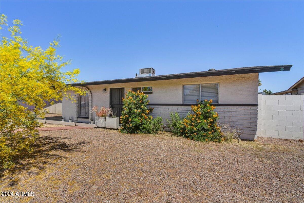 4732 E St Anne Avenue