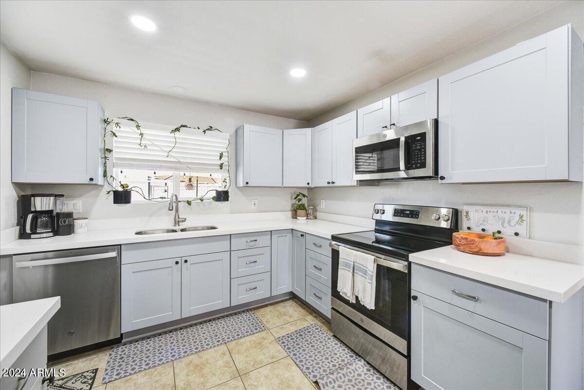 4732 E St Anne Avenue