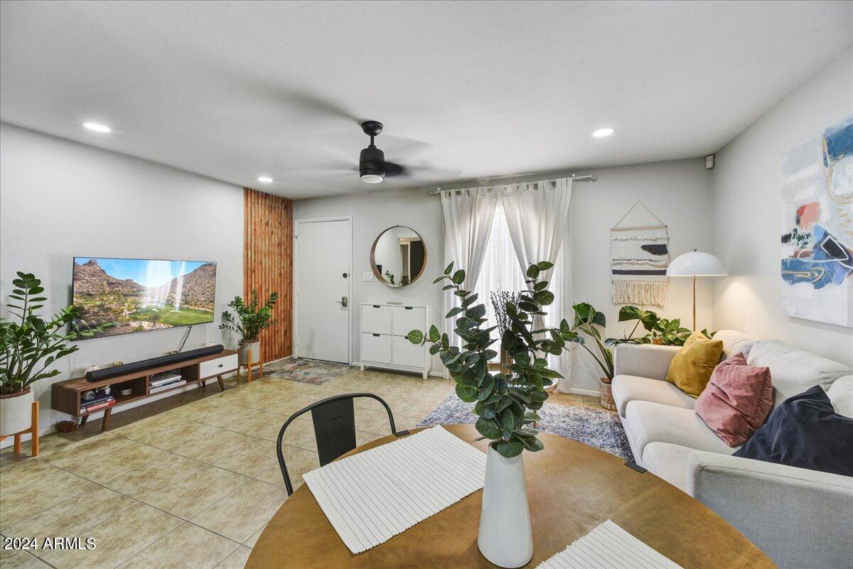 4732 E St Anne Avenue