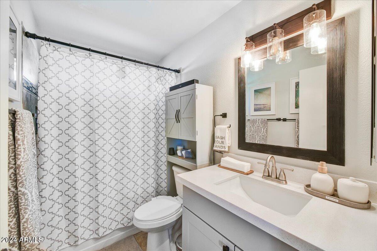 4732 E St Anne Avenue