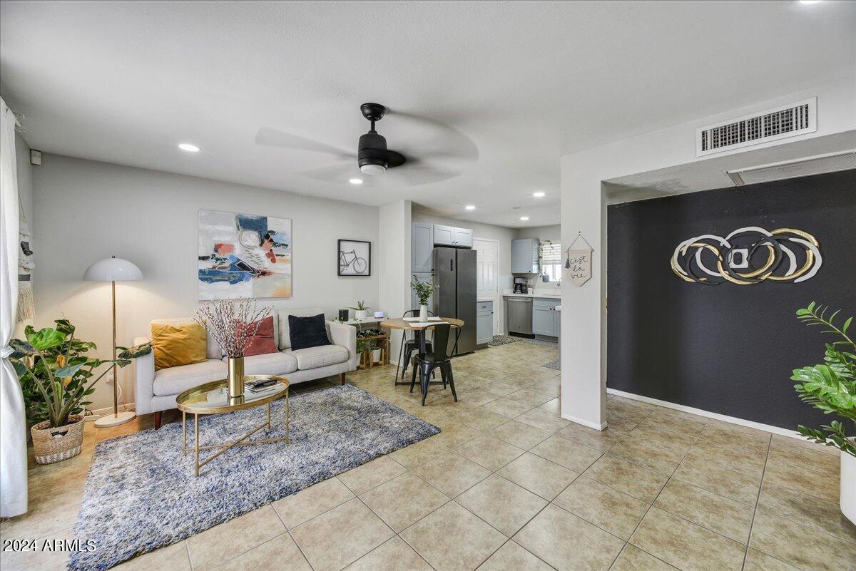 4732 E St Anne Avenue