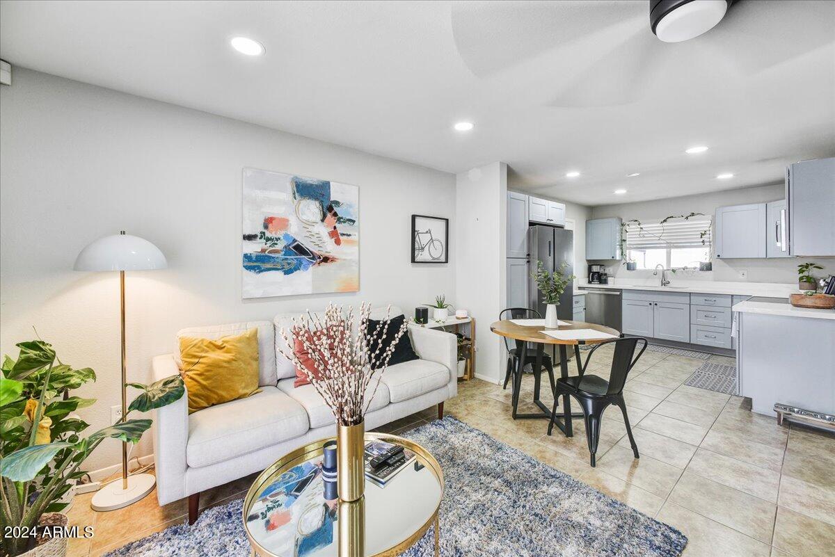 4732 E St Anne Avenue