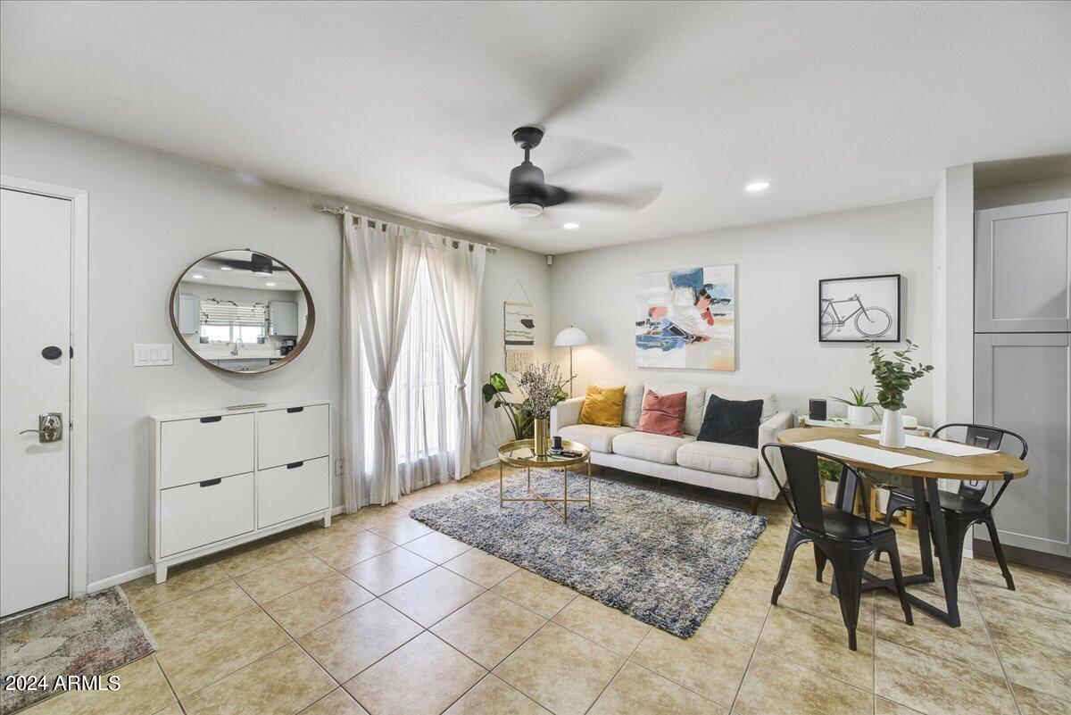 4732 E St Anne Avenue