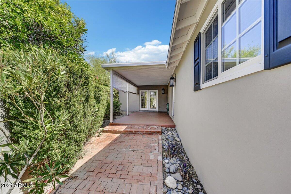 3132 E Highland Avenue
