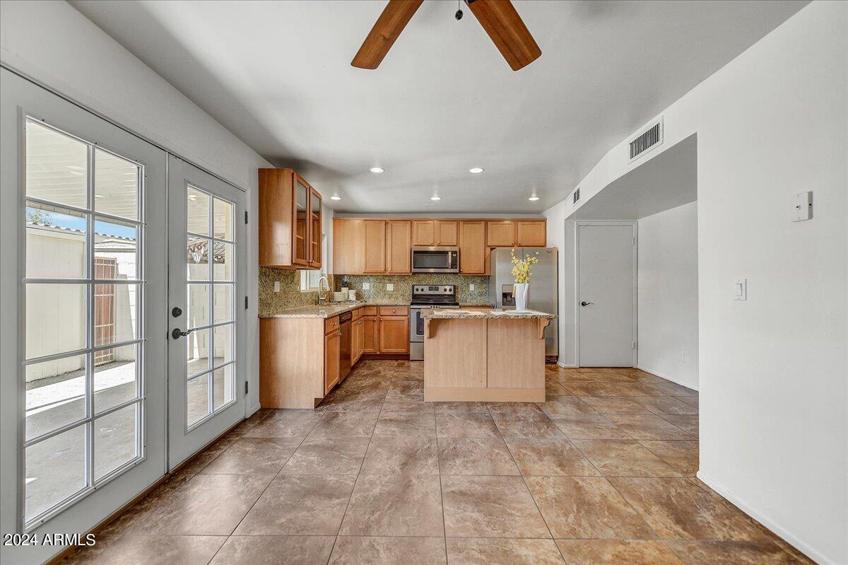 2034 W HAZELWOOD Parkway