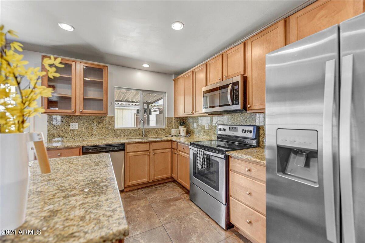2034 W HAZELWOOD Parkway