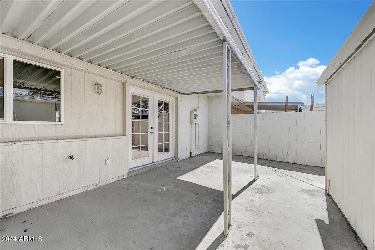 2034 W HAZELWOOD Parkway