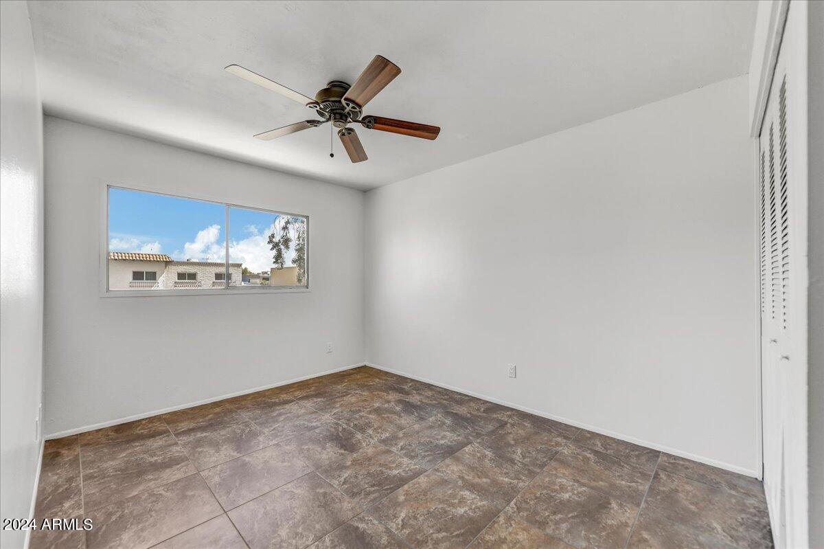 2034 W HAZELWOOD Parkway