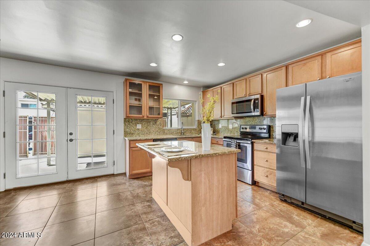 2034 W HAZELWOOD Parkway