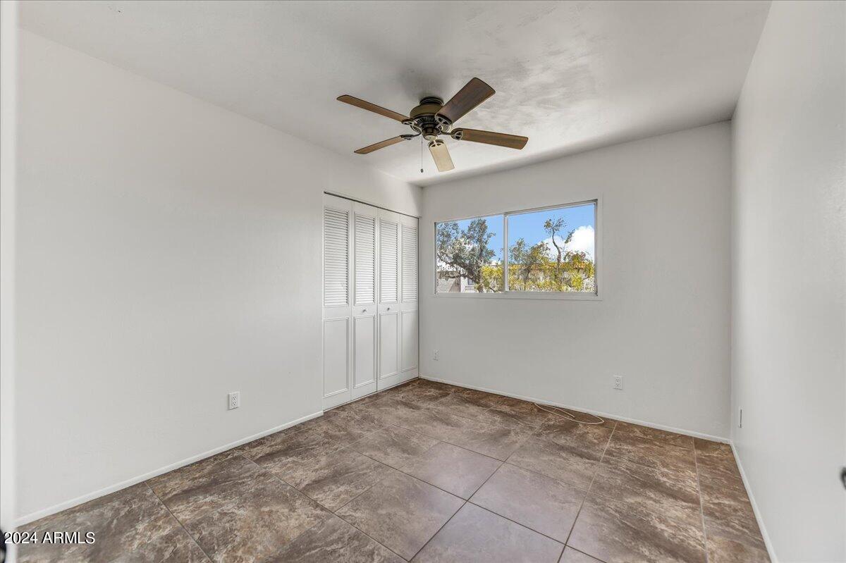2034 W HAZELWOOD Parkway