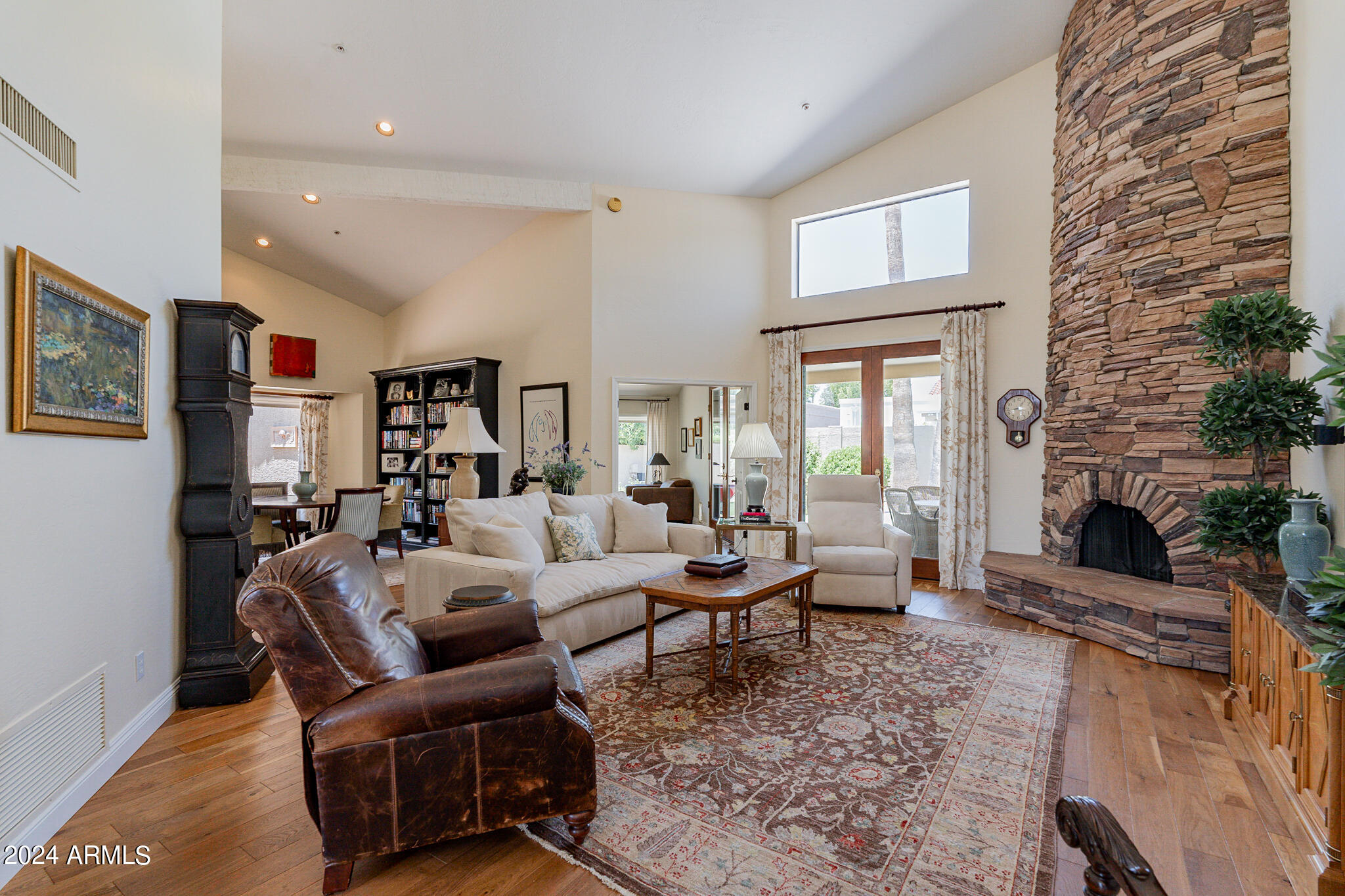 7516 E MERCER Lane