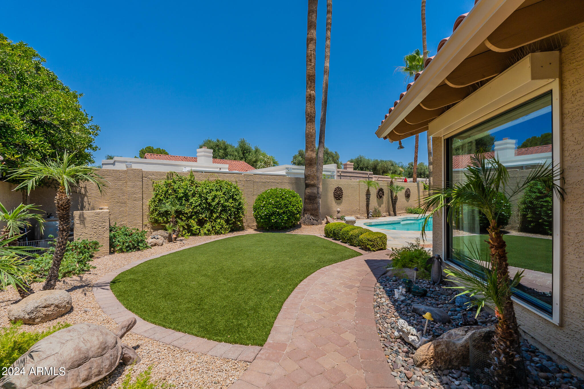 7516 E MERCER Lane