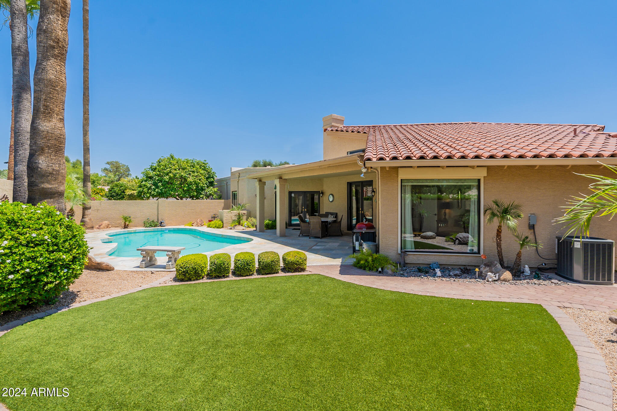 7516 E MERCER Lane