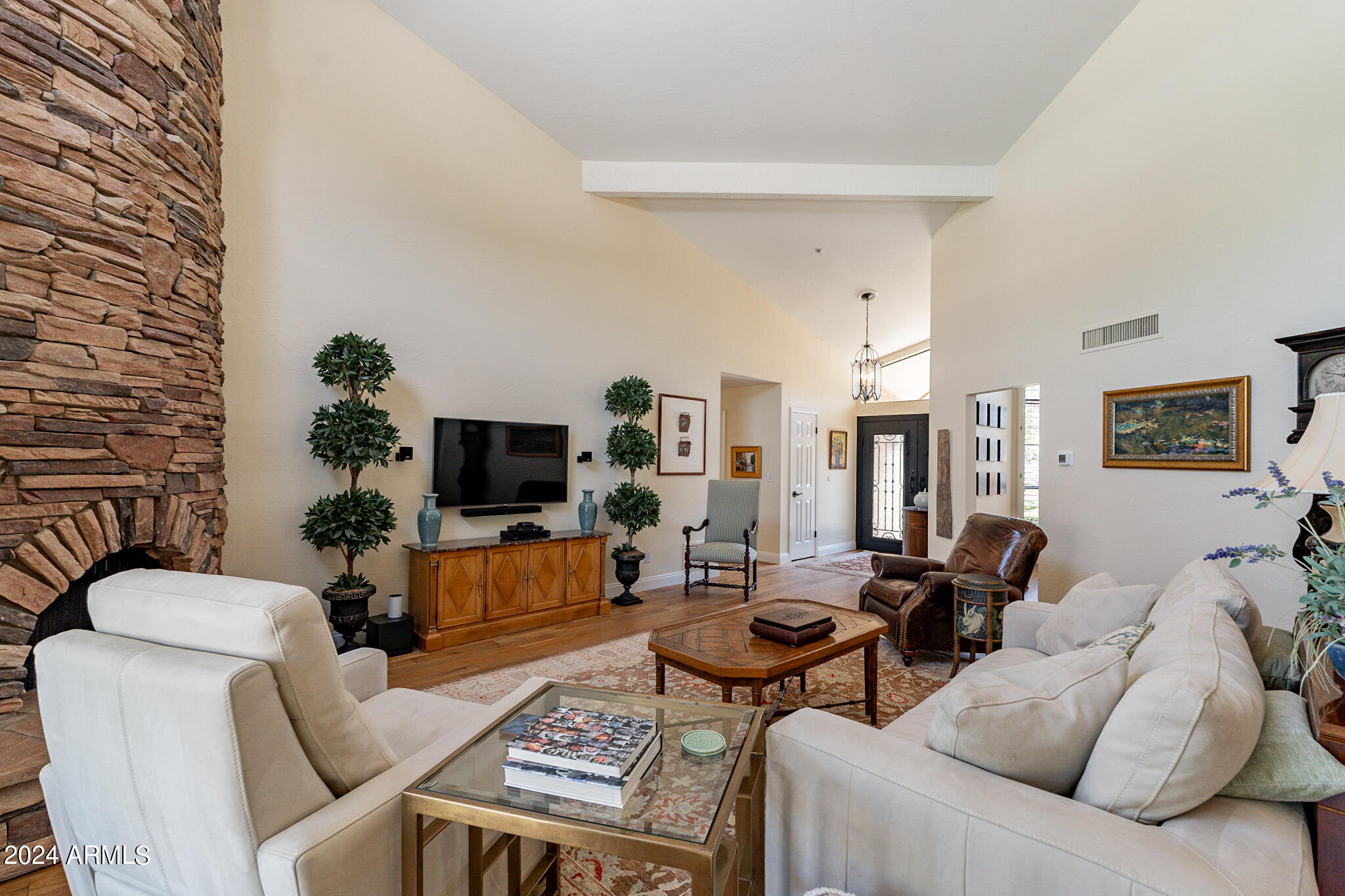 7516 E MERCER Lane