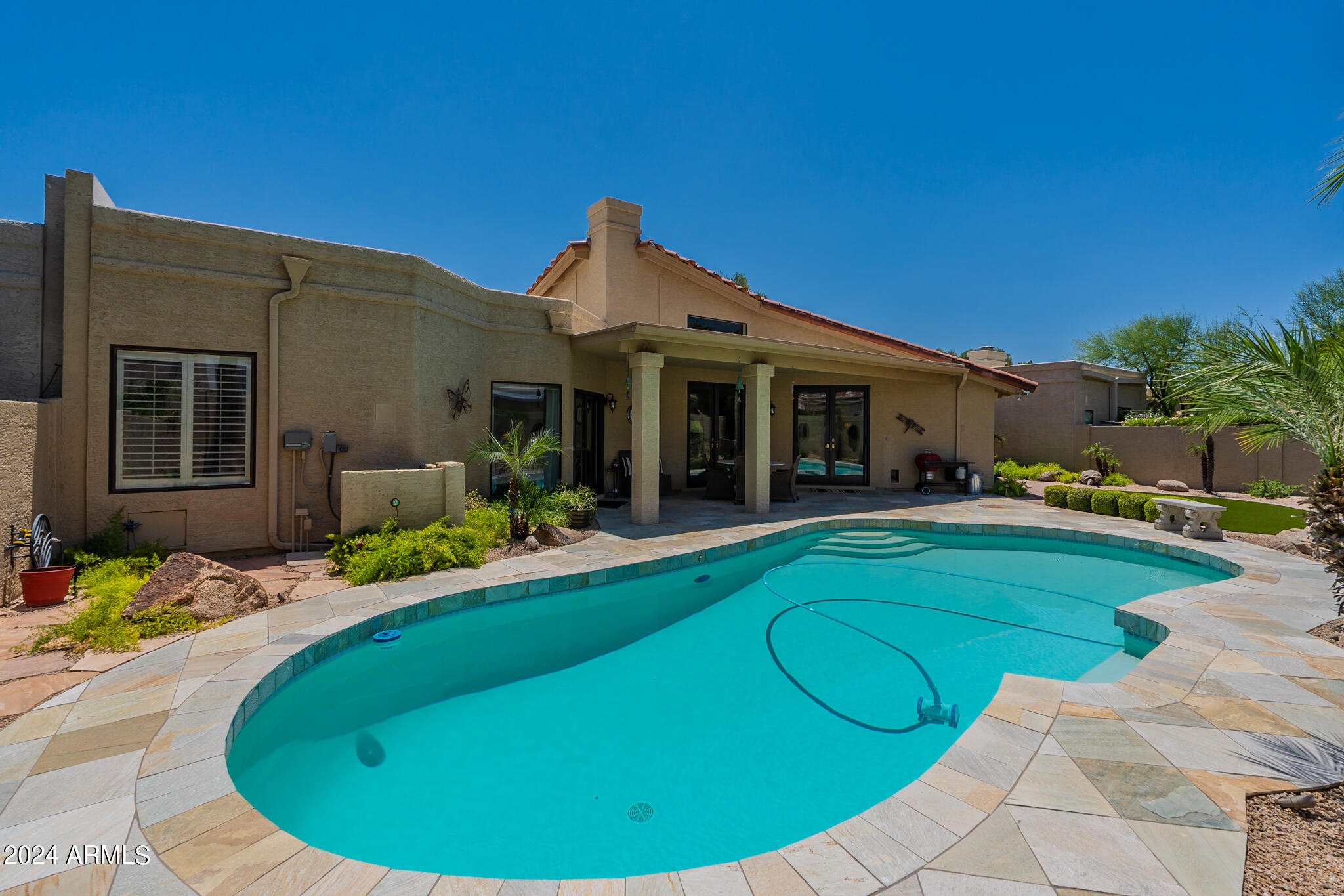 7516 E MERCER Lane
