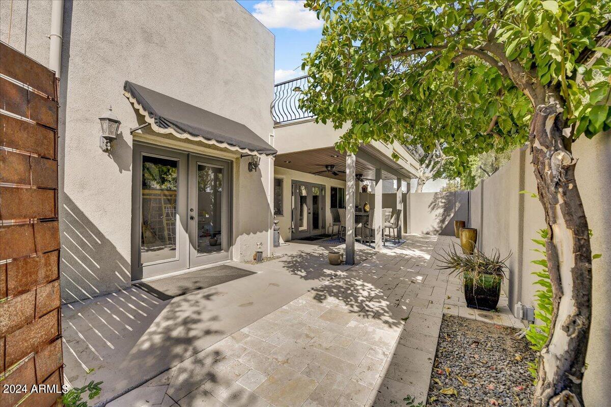 2609 E BEEKMAN Place