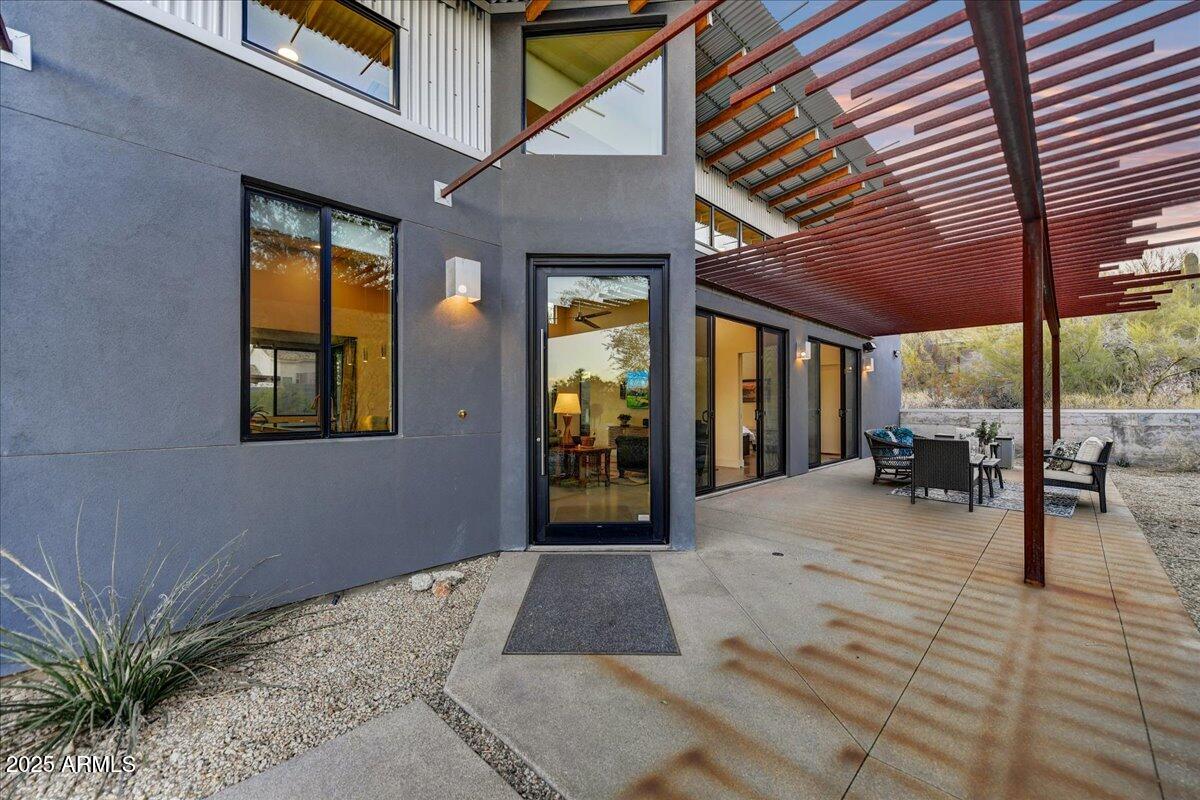 2701 E VOLTAIRE Avenue