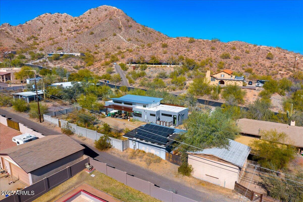 2701 E VOLTAIRE Avenue
