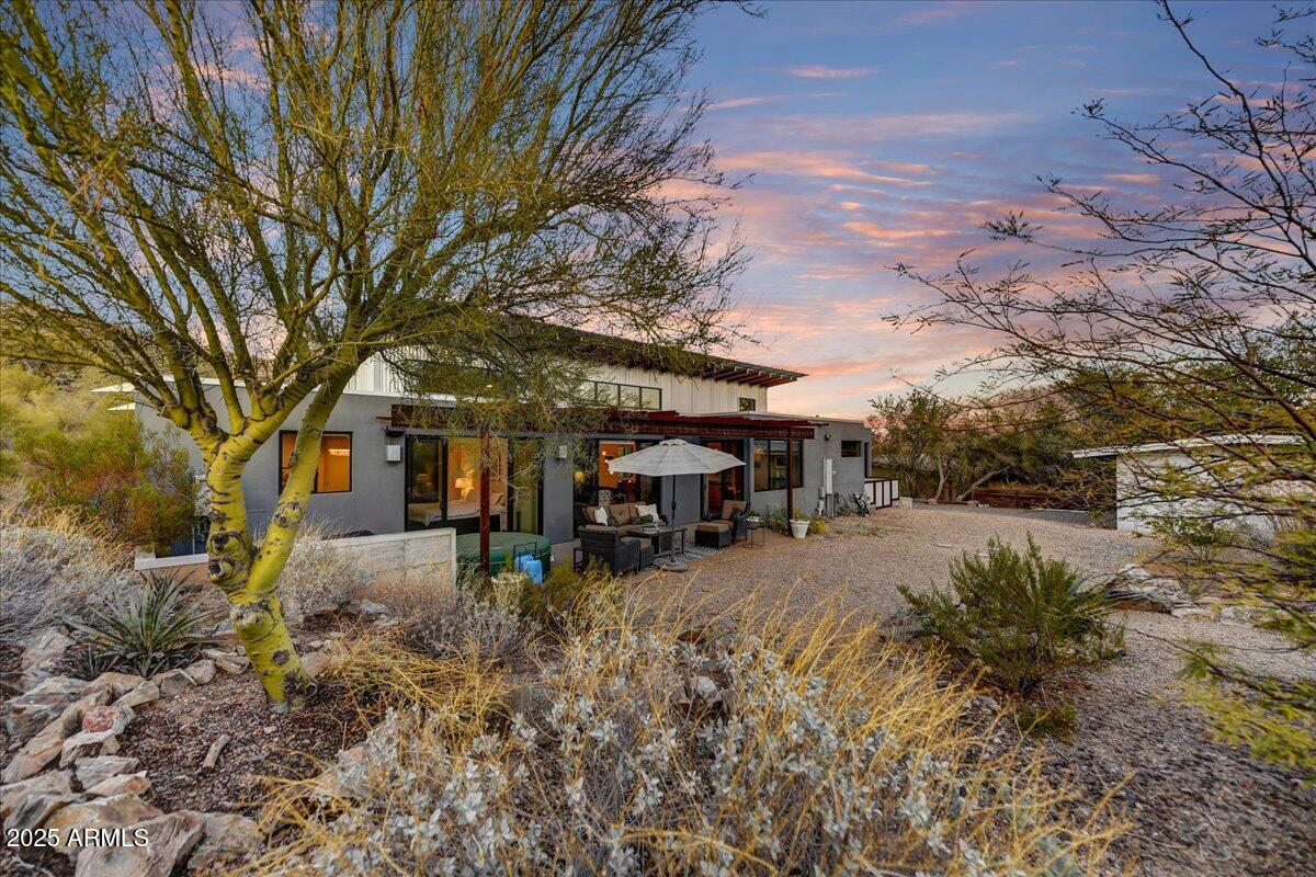 2701 E VOLTAIRE Avenue