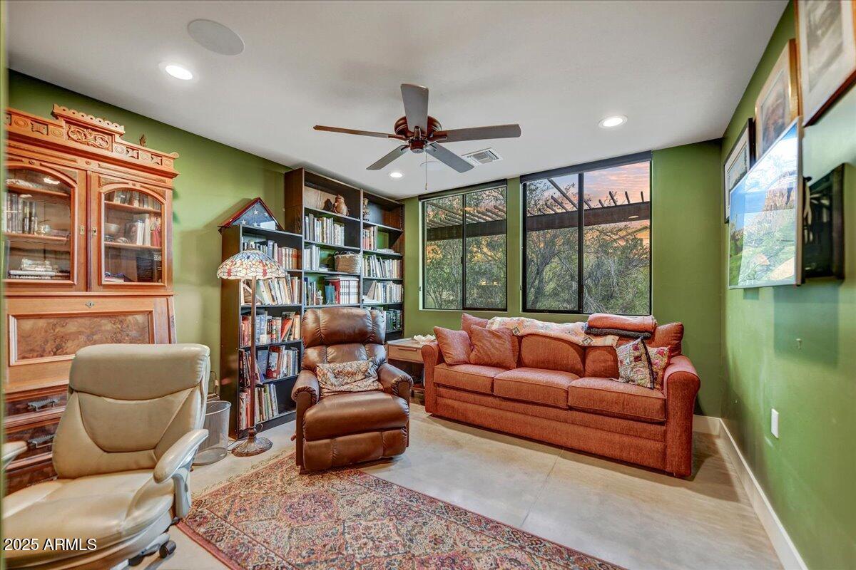 2701 E VOLTAIRE Avenue