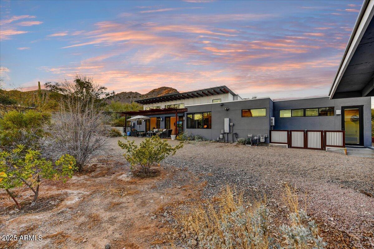 2701 E VOLTAIRE Avenue