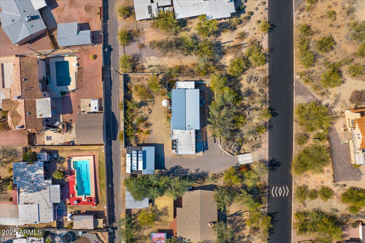 2701 E VOLTAIRE Avenue