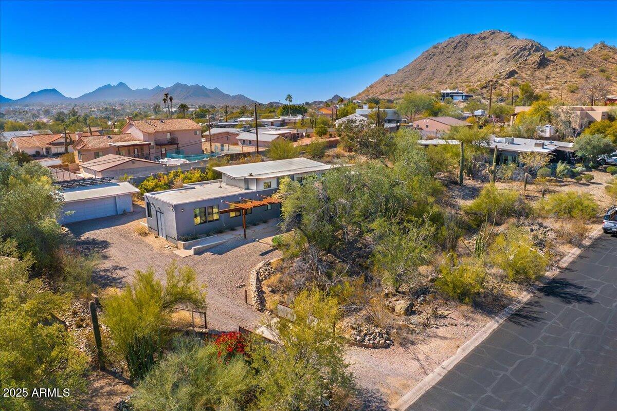 2701 E VOLTAIRE Avenue