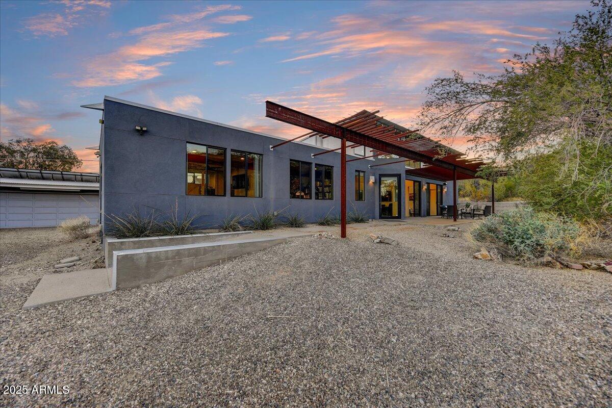 2701 E VOLTAIRE Avenue