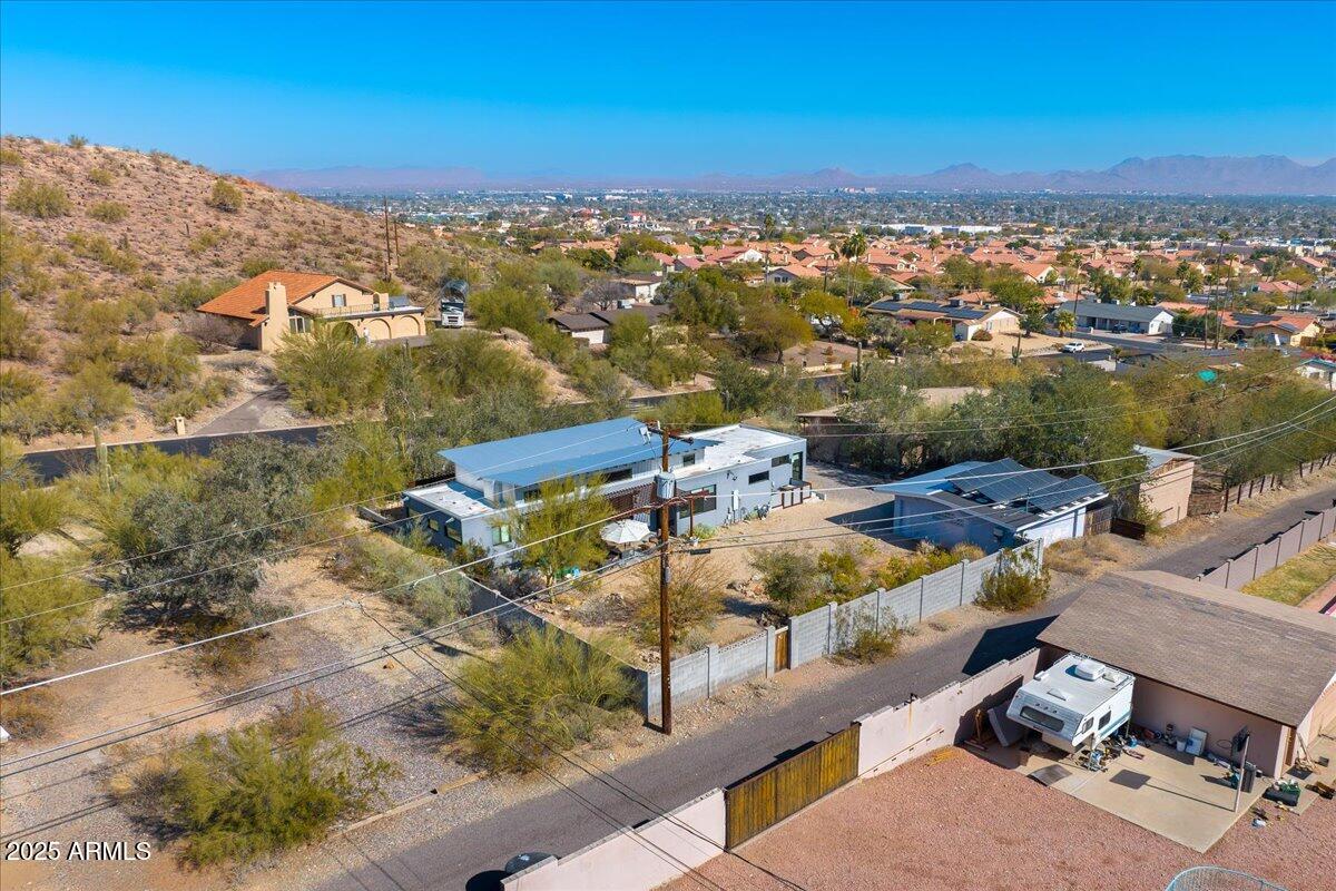 2701 E VOLTAIRE Avenue