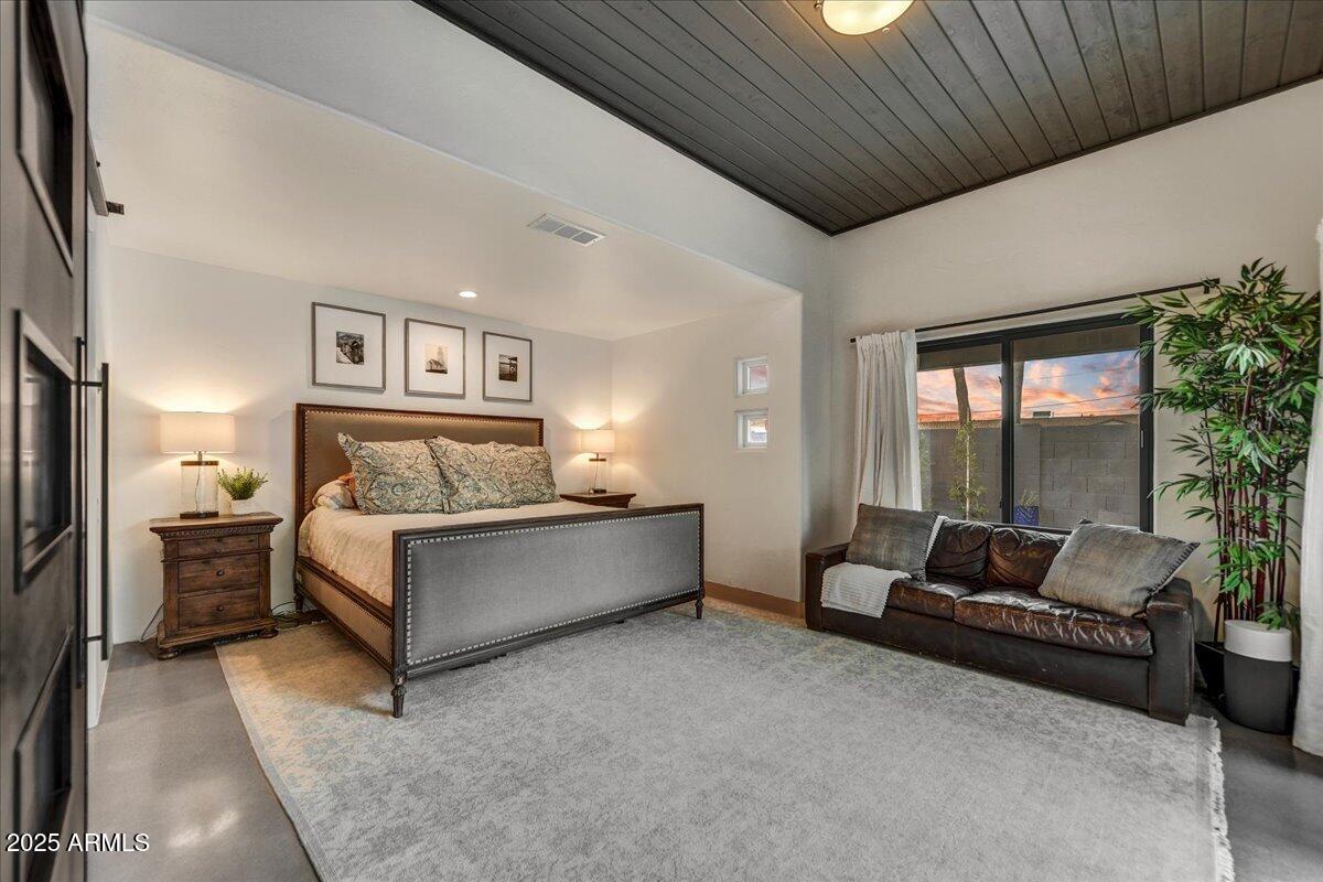 31 E BISHOP Drive