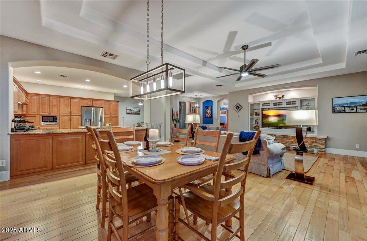 8828 E SUNRIDGE Drive