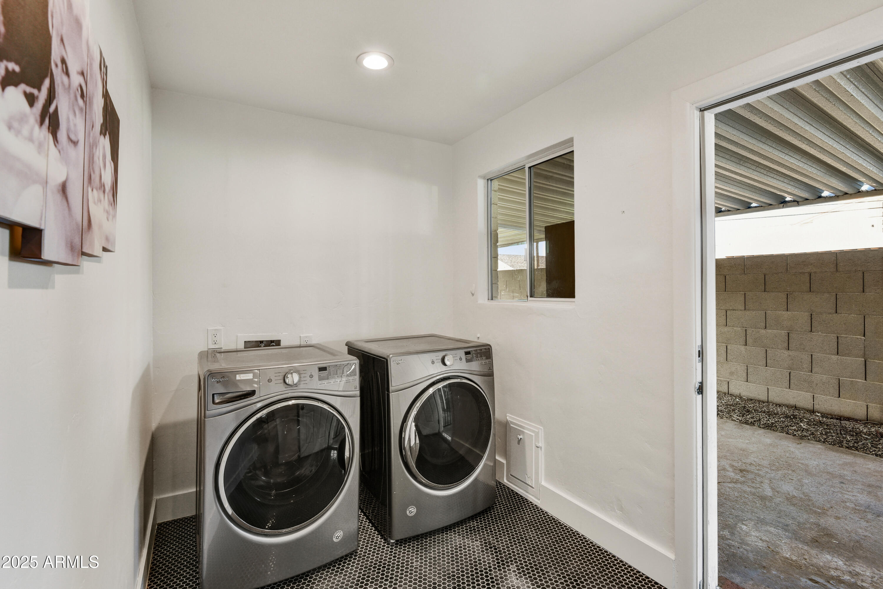 1735 W Mitchell Drive