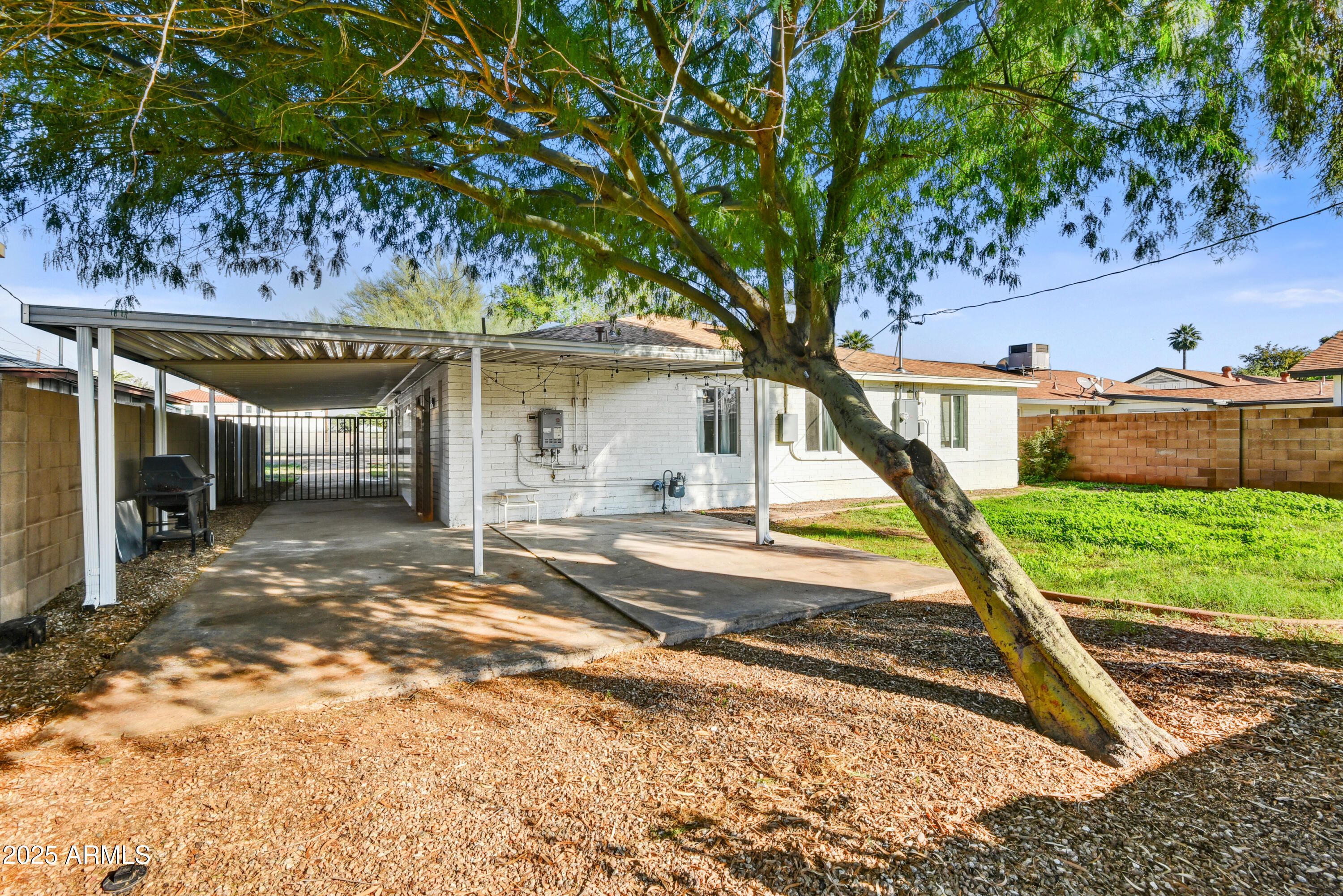 1735 W Mitchell Drive