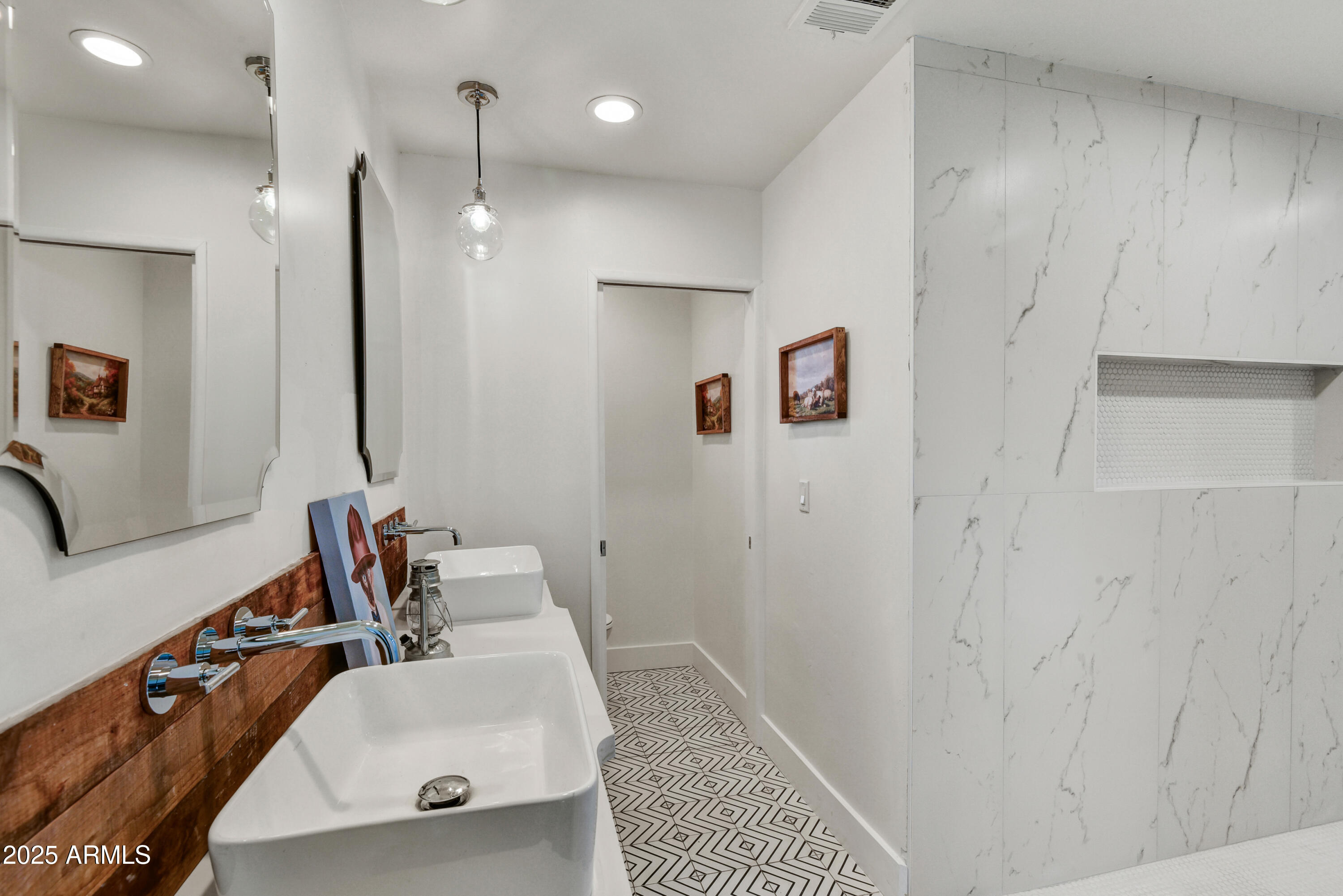 1735 W Mitchell Drive