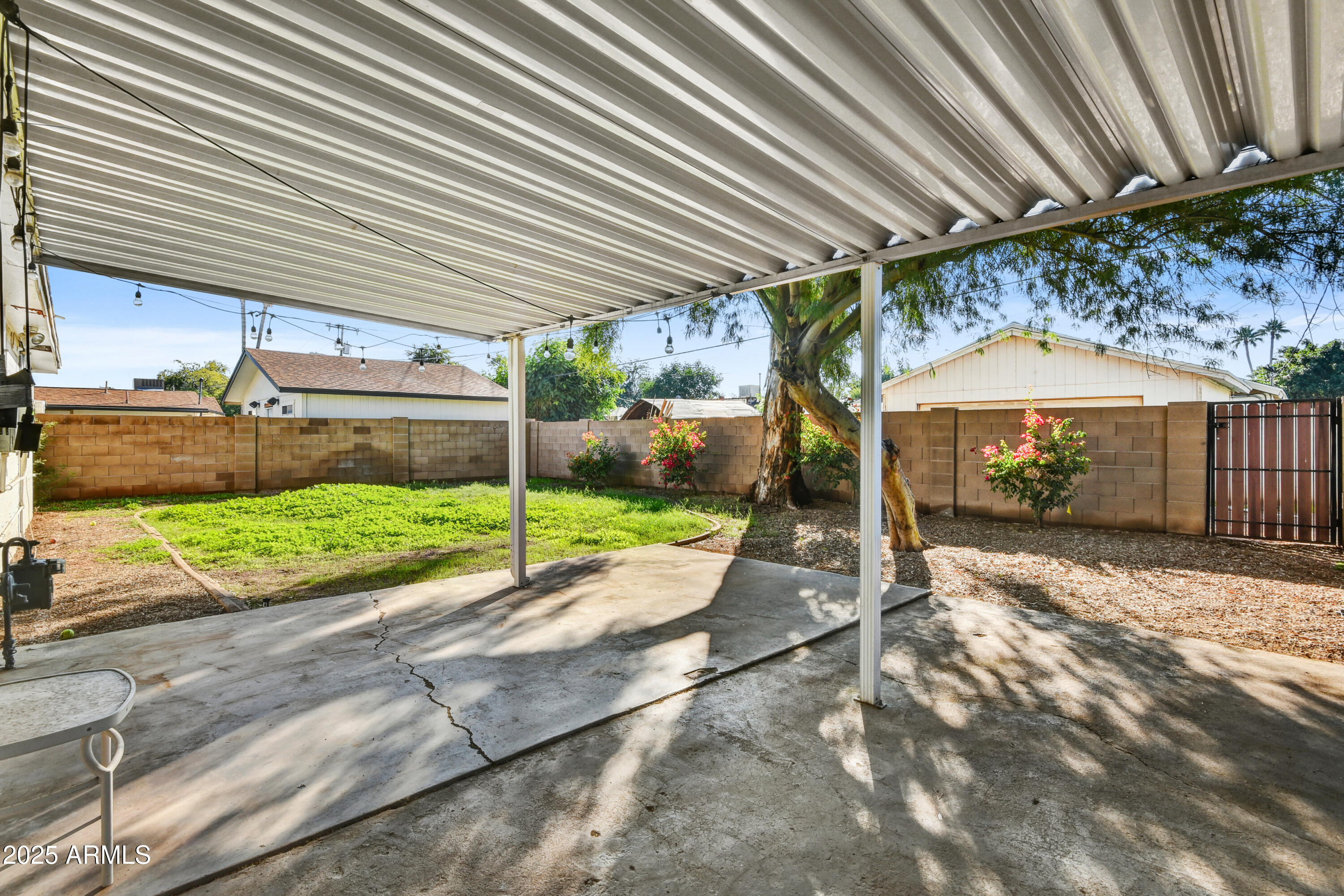 1735 W Mitchell Drive