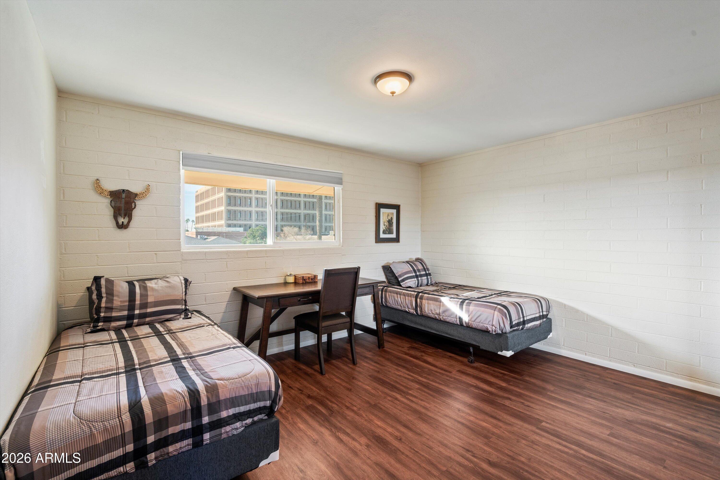 1908 W BERRIDGE Lane 11