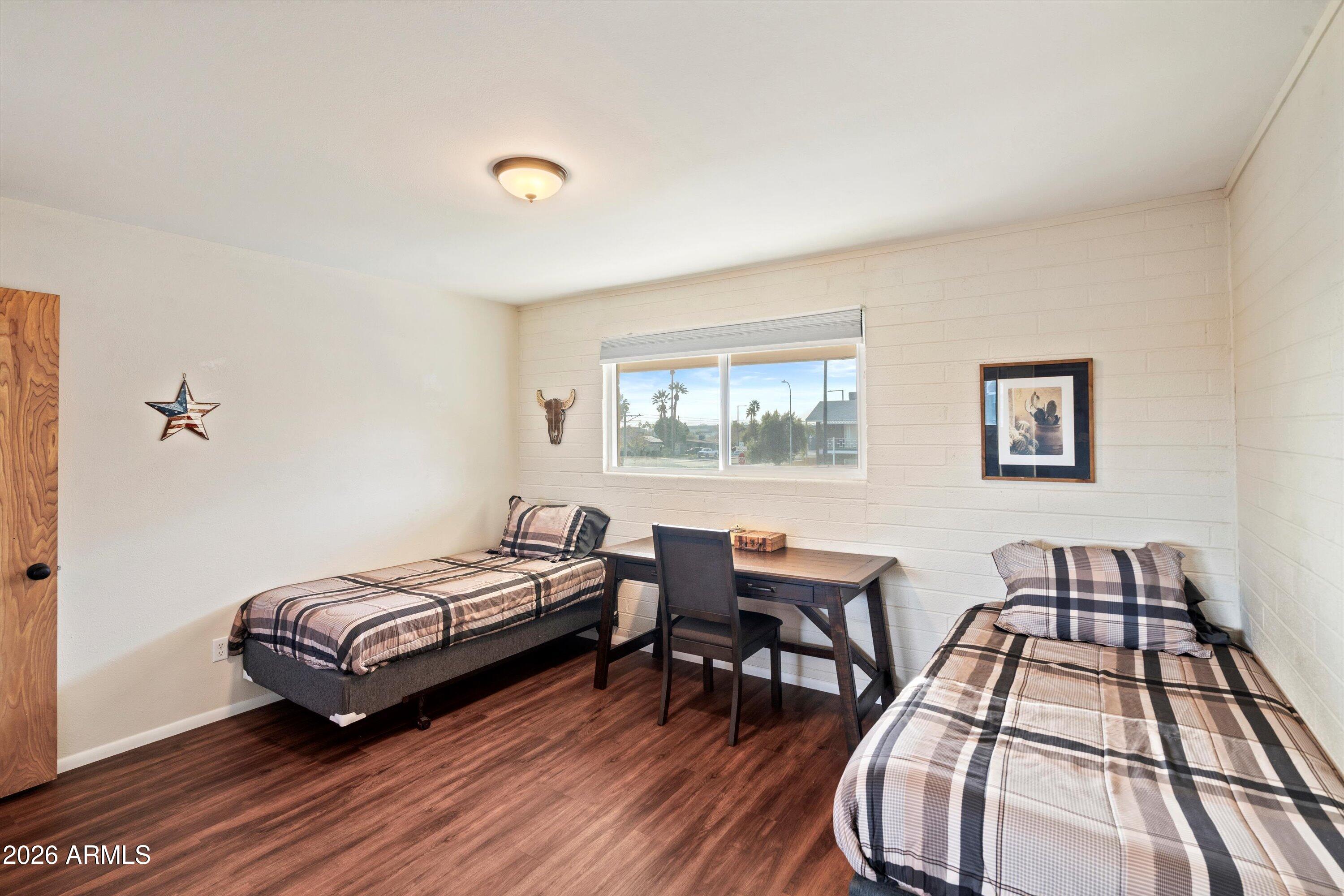 1908 W BERRIDGE Lane 11