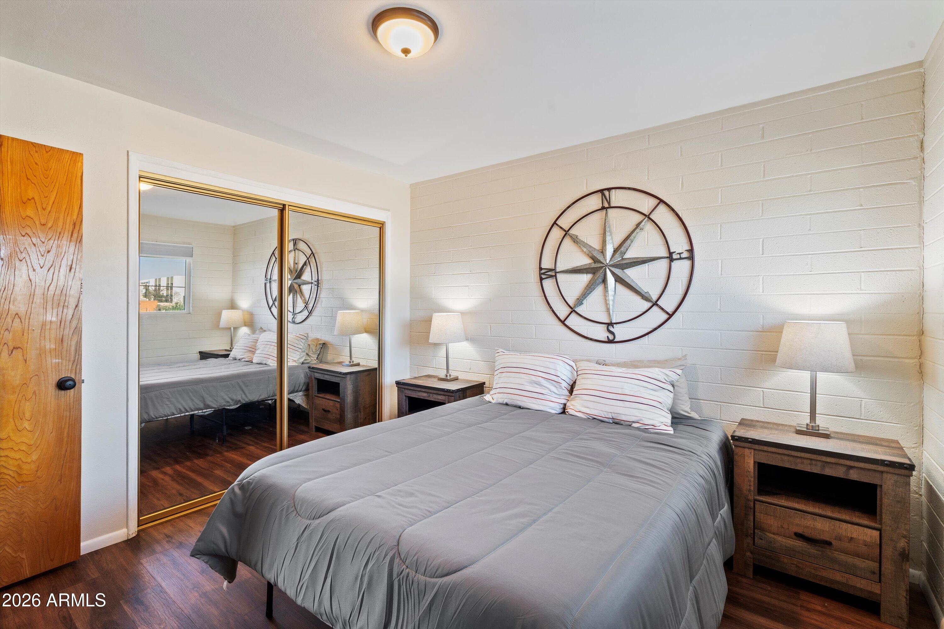 1908 W BERRIDGE Lane 11