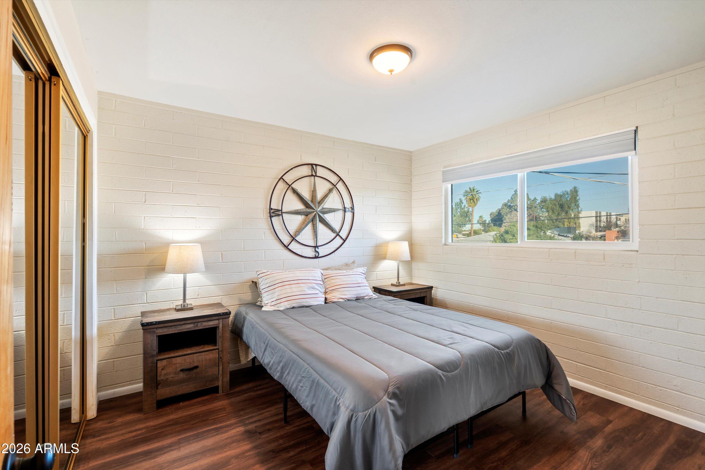 1908 W BERRIDGE Lane 11