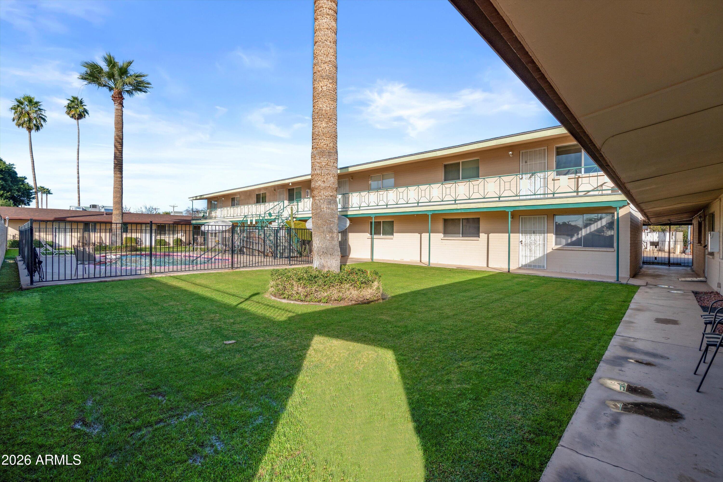 1908 W BERRIDGE Lane 11