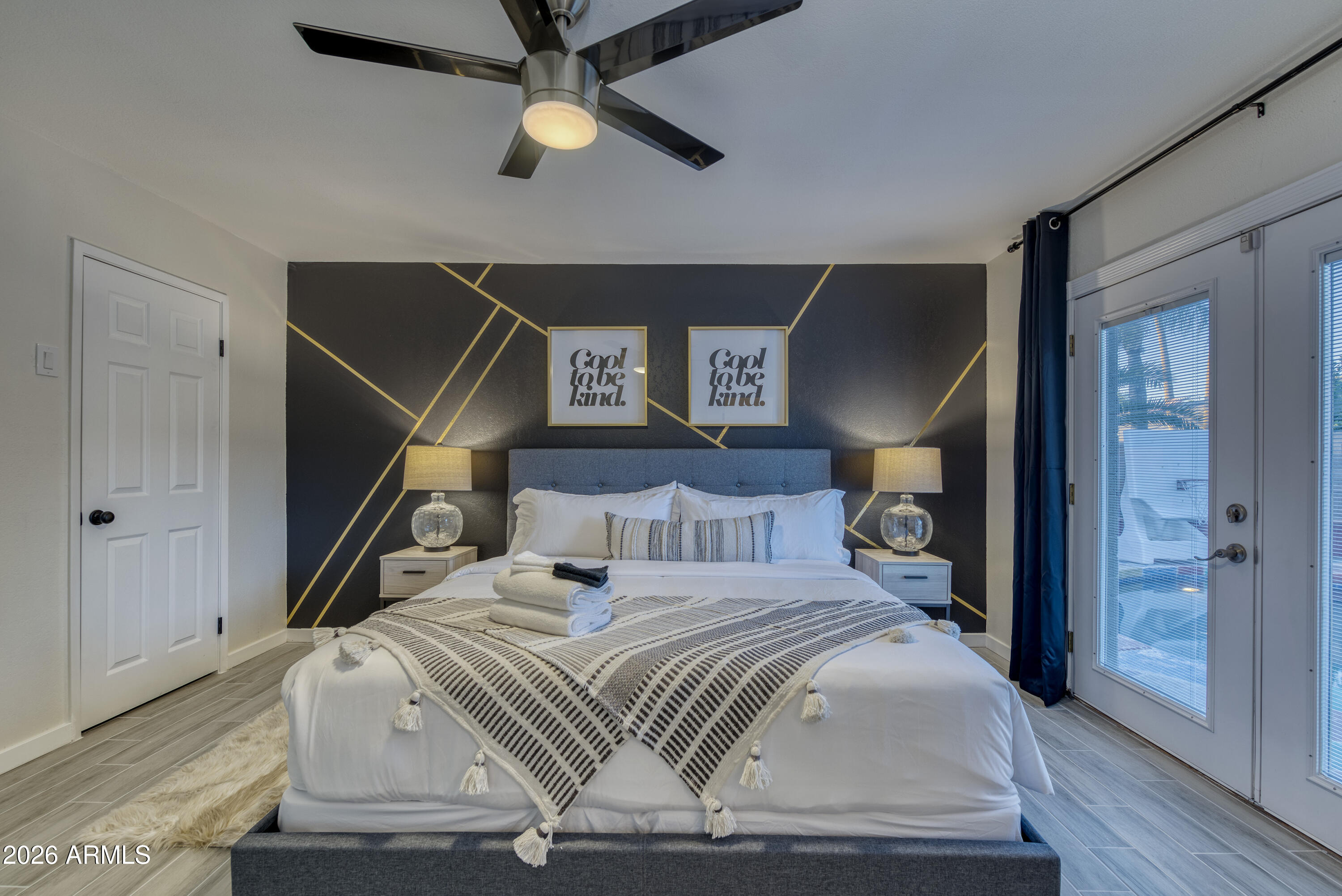 3229 N DESOTO Street